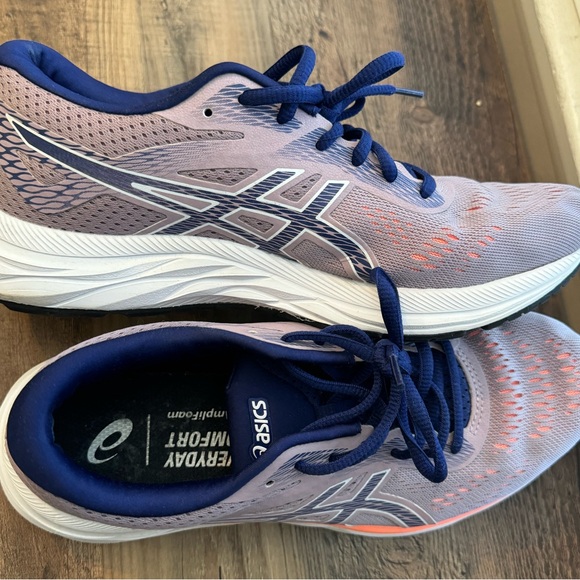 ASICS Women's Everyday Comfort Amplifoam - Size 8 - Picture 2 of 4